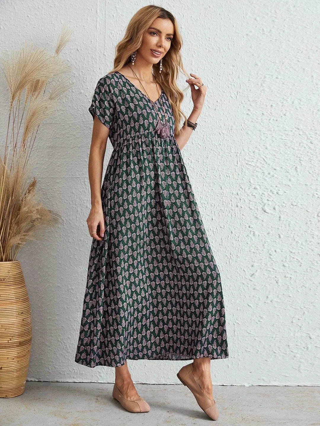 Sadira - Neues Vintage-Kleid mit V-Ausschnitt aus Leinen und Moderner Stil